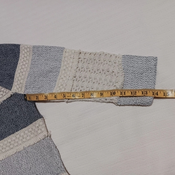 Lucky Lotus Women's Knit and Lace Medium Shirt - Picture 12 of 12